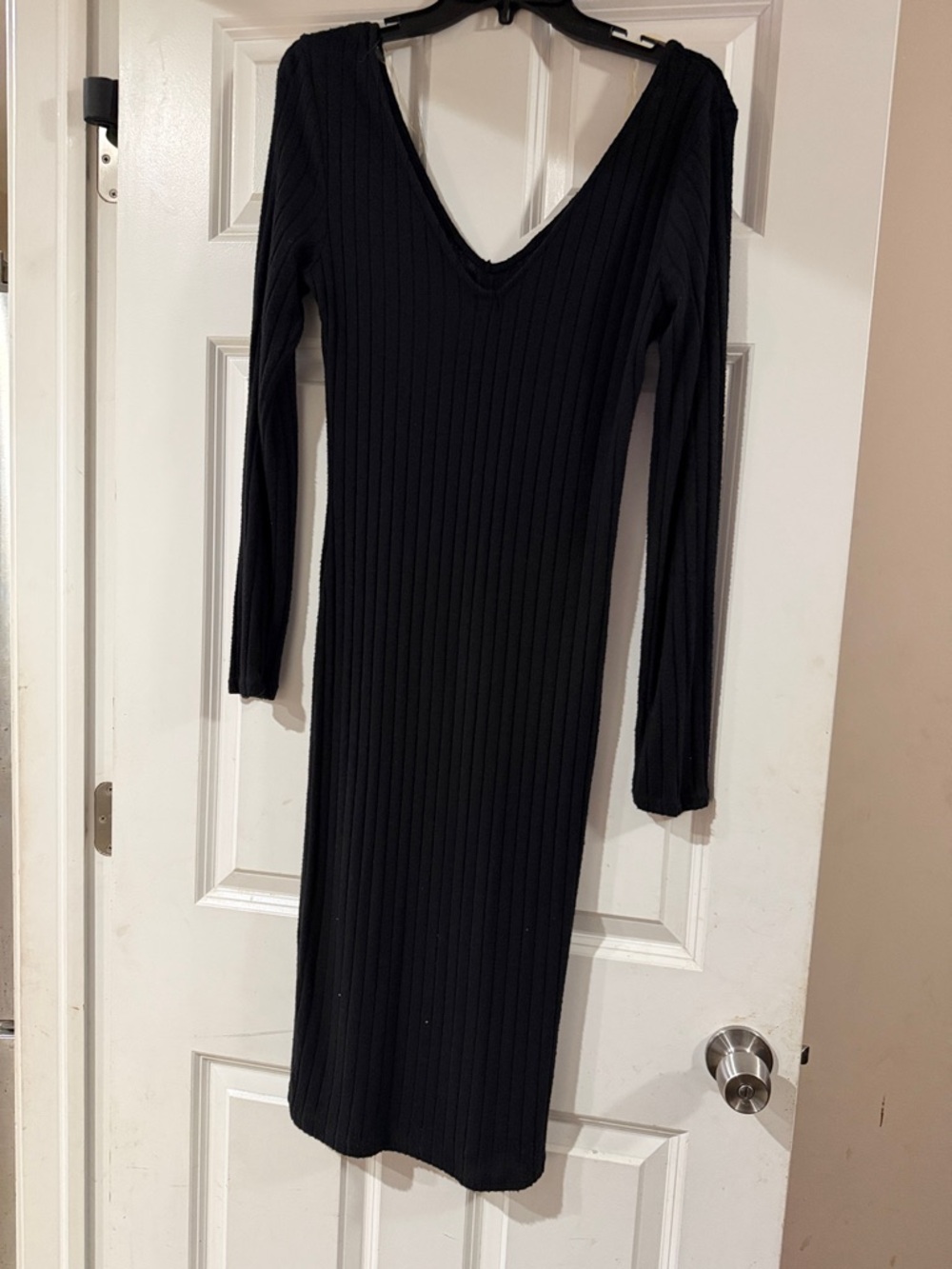 Heart & Hips Black Ribbed V-Neck Long Sleeve Midi Dress